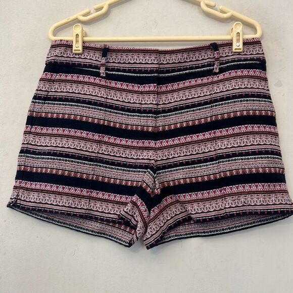 Loft pink navy patterned shorts with side slits Size 6 - Picture 2 of 9